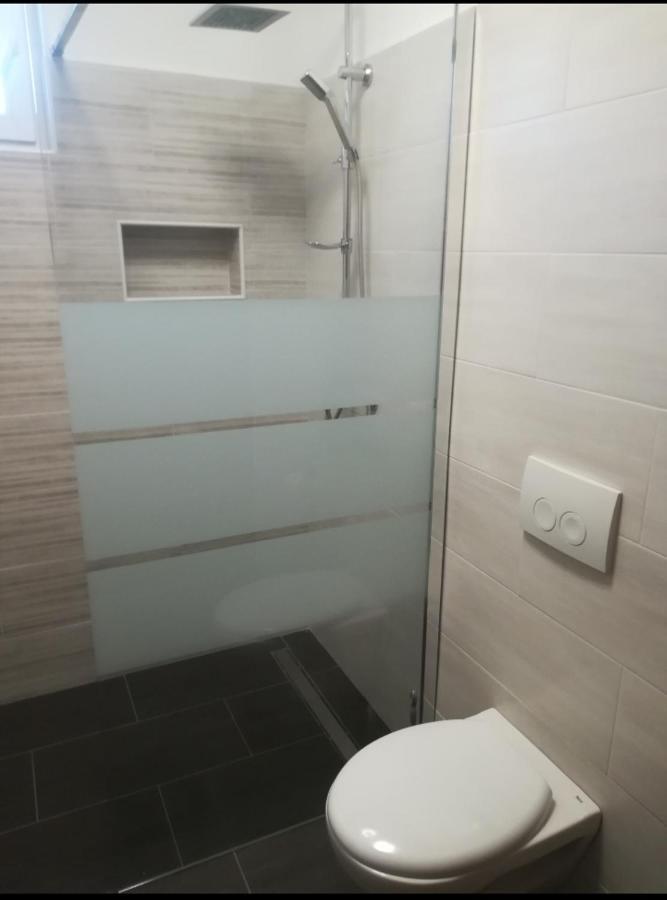 Apartman Hric -50M Od Plaze- Mali Lošinj Esterno foto