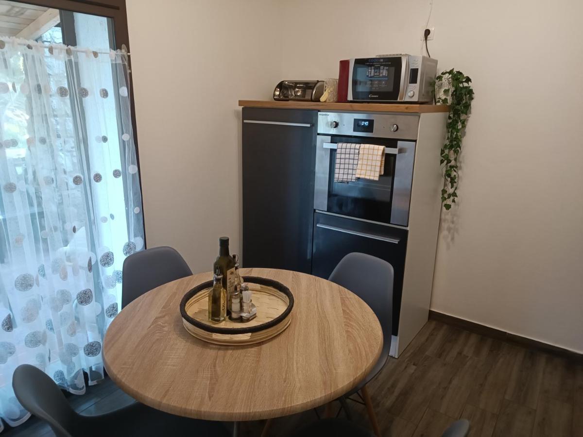 Apartman Hric -50M Od Plaze- Mali Lošinj Esterno foto