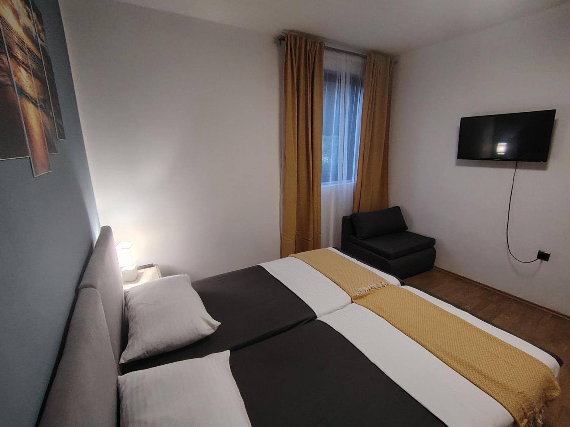 Apartman Hric -50M Od Plaze- Mali Lošinj Esterno foto